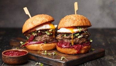 Jak przyprawić mięso na hamburgery? Jakie przyprawy dodać?
