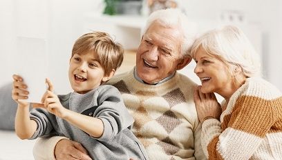 Dzień Babci i Dziadka 2021: kiedy złożyć życzenia dziadkom?